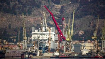 cerca arriba lapso de tiempo de palermo's industrial Puerto y Envío puerto, Sicilia, Italia video