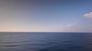 une magnifique vue de le mer filmé de une bateau video
