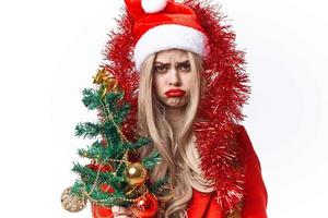 mujer en rojo Papa Noel disfraz regalos fiesta decoraciones foto