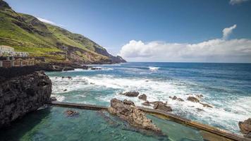 de houtskool azul natuurlijk zwembaden in la palma, kanarie eilanden video