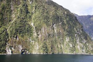 Fiordland nacional parque escarpado montañoso costa foto