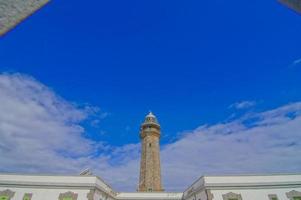 faro junto al mar foto