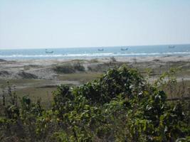 foto de natural paisaje ver de un hermosa invierno playa y mar en un soleado día en de cox bazar, bangladesh viaje y vacaciones.