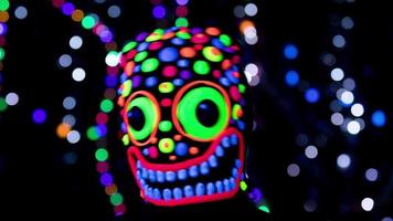 neon splendore maschera pauroso viso video