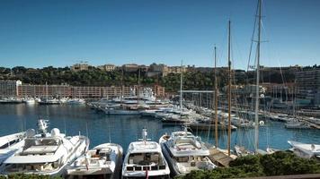 yachter och båtar i de hamn av monaco, franska riviera video