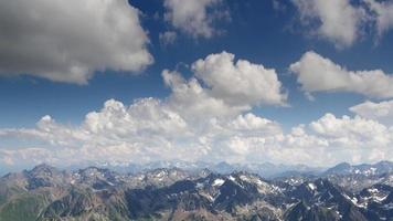 visie van Pyreneeën van foto du midi observatorium top Bij 2800m in Frankrijk video