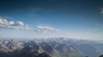 visie van Pyreneeën van foto du midi observatorium top Bij 2800m in Frankrijk video