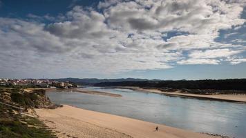 schön wild Küste um Milfontes auf Portugal atlantisch Küste video
