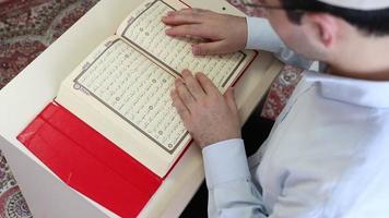 Muslim islamic praying quran video