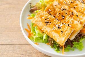 teriyaki tofu salad with sesame photo