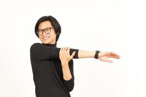 extensión brazos de hermoso asiático hombre aislado en blanco antecedentes foto