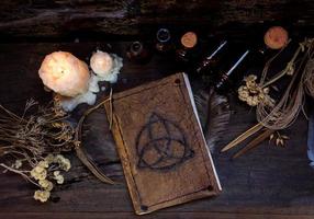 conjunto de objetos símbolos de esotérico rituales foto