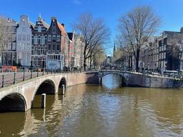 el canales y arquitectura de Ámsterdam, Países Bajos. 27 marzo 2023. foto