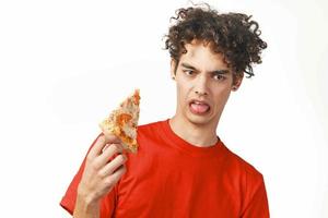 chico en rojo camiseta rápido comida dieta comida bocadillo ligero antecedentes foto