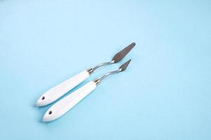 A set of teardrop-shaped palette knives for creating petals. spatula for cakes, scraper for drawing photo