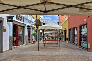 ciudad de corralejo en el Español canario isla fuerteventura en un calentar fiesta día foto