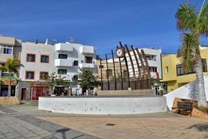 ciudad de corralejo en el Español canario isla fuerteventura en un calentar fiesta día foto