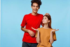 alegre joven Pareja Moda moderno estilo comunicación estudio foto