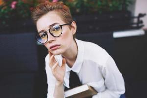 estudiante al aire libre en un verano café descanso comunicación foto