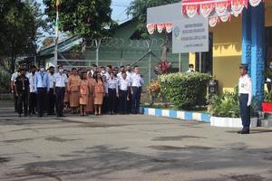 atambua, nusa tenggara timur, 2022 república de de indonesia independencia día ceremonia cuales es conmemorado a el aeropuerto agencia foto