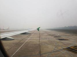 riau, Indonesia en octubre 2019. foto desde el avión ventana durante aterrizaje, dónde el clima condiciones fueron brumoso debido a el efectos de bosque incendios