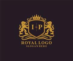 plantilla de logotipo de lujo real de león de letra ip inicial en arte vectorial para restaurante, realeza, boutique, café, hotel, heráldica, joyería, moda y otras ilustraciones vectoriales. vector