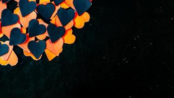 corazón sobre fondo negro para el día de san valentín foto