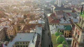 aéreo Visão do a histórico Centro do lviv. tiroteio com drone. hiperlapse video