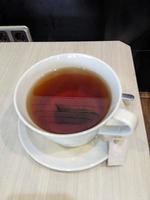 cerca arriba un taza caliente té con Fresco azúcar. el foto es adecuado a utilizar para Fresco bebida antecedentes y contenido medios de comunicación.