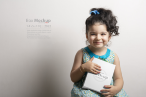 Little girl  holding a small cubical box in hands psd