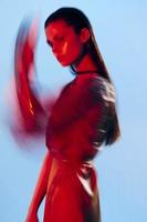 foto bonito mujer rojo ligero plata armadura cadena correo Moda estilo de vida inalterado