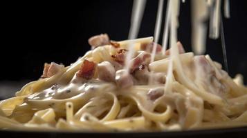 alaazul un Perfecto fotografia-de-alimentos de carbonara pasta perfectamente generado con ai foto