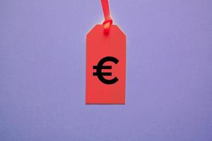 euro firmar en el rojo precio etiqueta para ventas foto