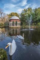 plaza Delaware espana es un cuadrado situado en Sevilla, España y estaba construido para el iberoamericano exposición, y eso tiene un importante sitio en Español arquitectura foto