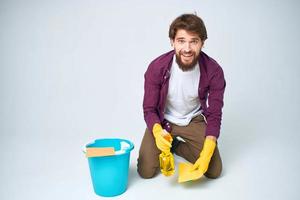 limpiador con un Cubeta en el piso profesional detergente Servicio foto