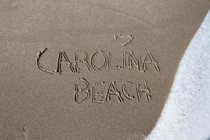 carolina playa escrito en el arena foto