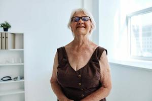 emocional antiguo mujer mano inyección codicioso pasaporte inmunización la seguridad foto