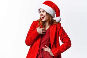emocional mujer vistiendo Papa Noel sombrero divertido Moda decoración Navidad foto