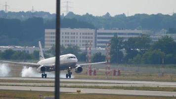 Frankfurt bin hauptsächlich, Deutschland Juli 18, 2017 - - ägäisch Airbus 321 sx dvp Landung auf Runway 7l. Fraport, Frankfurt, Deutschland video