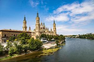 hermosa paisaje nuestra señora del pilar catedral basílica ver desde el río yo foto