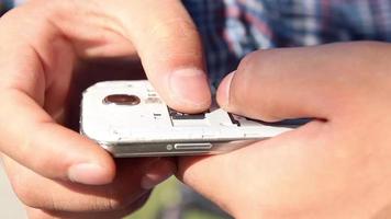 geheugen kaart, controle smartphone geheugen kaart, reeks omhoog smartphone, bereiden voor gebruik makend van, selectief focus video