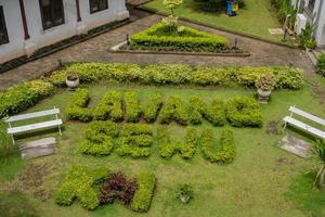 decorativo jardín de Lawang sewu antiguo mansión a semarang central Java. el foto es adecuado a utilizar para viaje destino, fiesta póster y viaje contenido medios de comunicación.