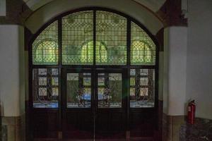 interior puertas con ornamento en antiguo mansión Lawang sewu semarang central Java. el foto es adecuado a utilizar para viaje destino, fiesta póster y viaje contenido medios de comunicación.