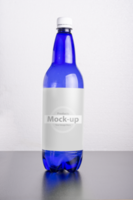 blu bottiglia con etichetta su tavolo superficie psd