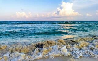 playa caribeña tropical agua clara turquesa playa del carmen méxico. foto