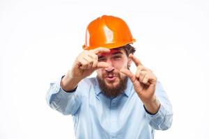 hombre en construcción uniforme naranja pintar industria profesional recortado ver foto