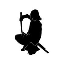 silueta de un oriental samurai Maestro o espadachín en acción actitud con espada arma. vector