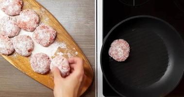 Frying meat cutlets in oil in a frying pan, plate top view. video