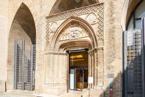 hermosa grande histórico palacio en Zaragoza España en un calentar soleado día foto