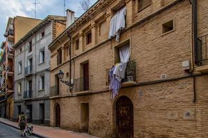 calles en el histórico antiguo pueblo de zaragoza, España foto